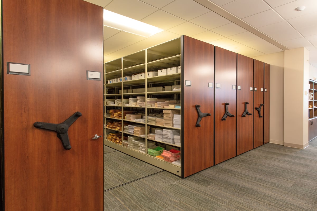 High-density hand crank shelving